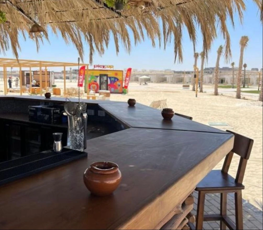 Pool Café & Non-Alcoholic Bar